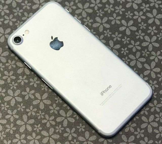 iphone 7 32gb LIKE NEW iphone 7 32gb LIKE NEW